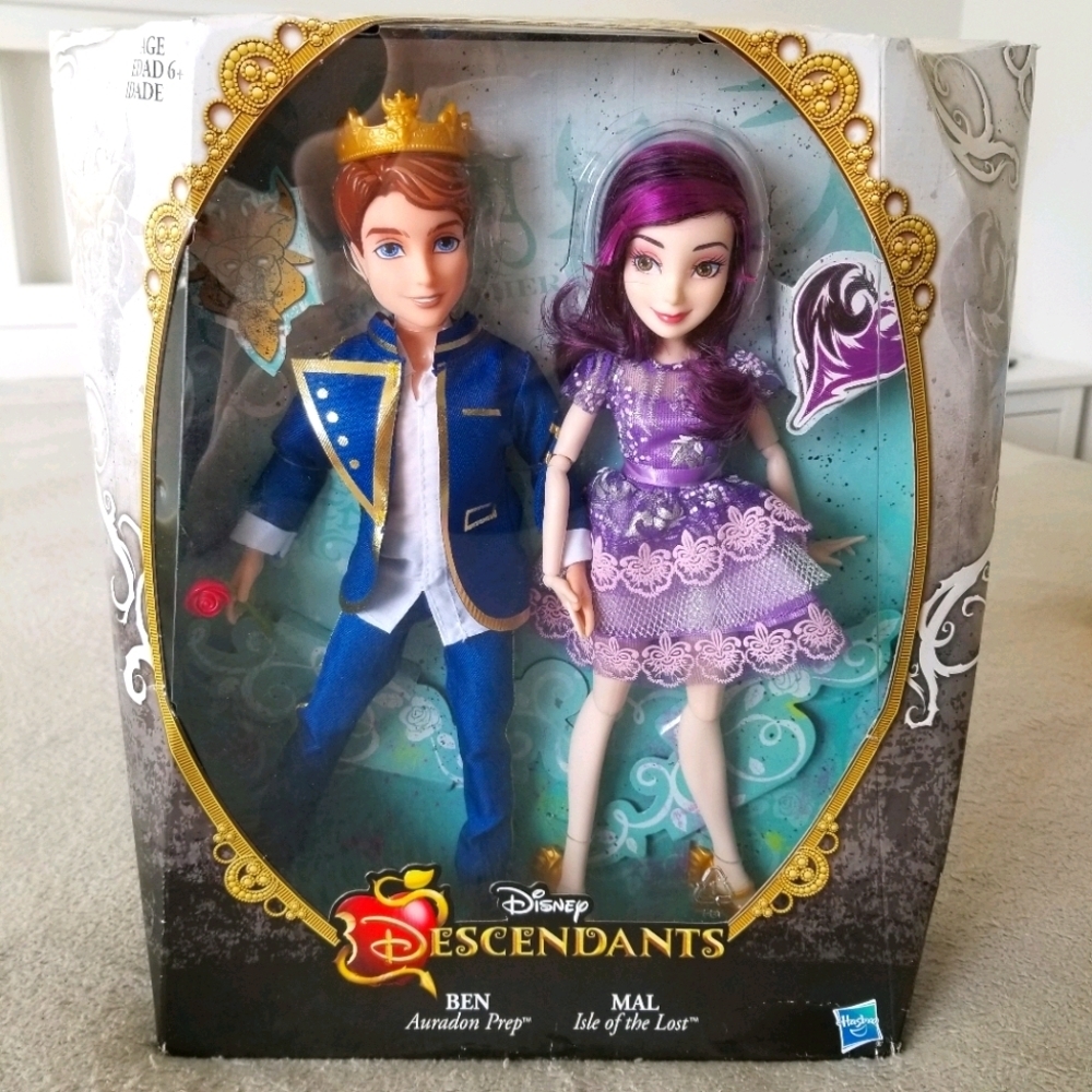 Disney Descendants Ben Auradon Prep and Mal Isle of the Lost Dolls